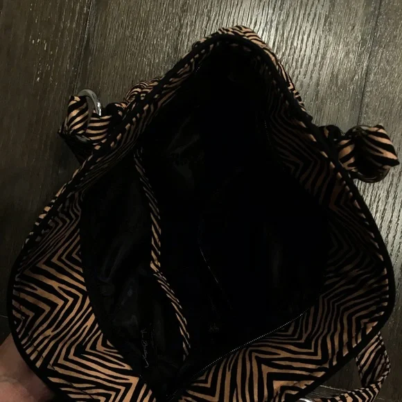 “Vera Bradley” Nice Size Purse - Picture 3 of 7